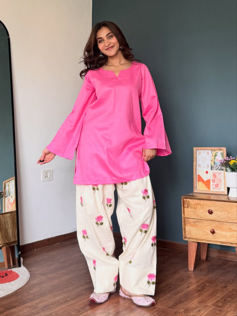 🌸 Trending Farshi Suit 🌸 flowy Farshi Pink